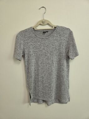 Simons Women's Short-Sleeve Crewneck Tee in Heather Gray